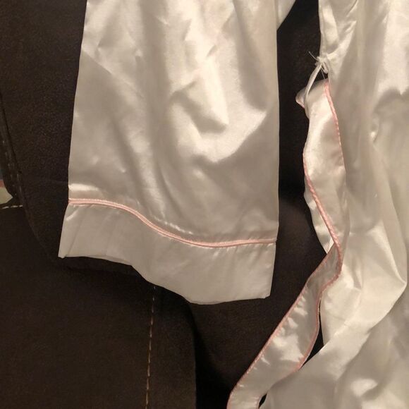 New Weekend Edition “Bride” Silky Robe size Large - Picture 4 of 8